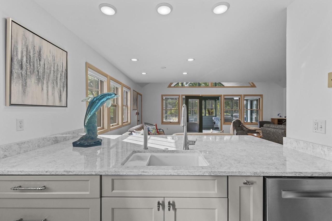 459 Lake Street 206M