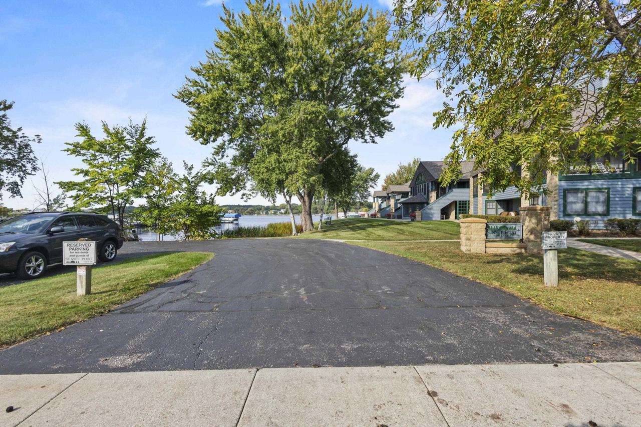 459 Lake Street 206M