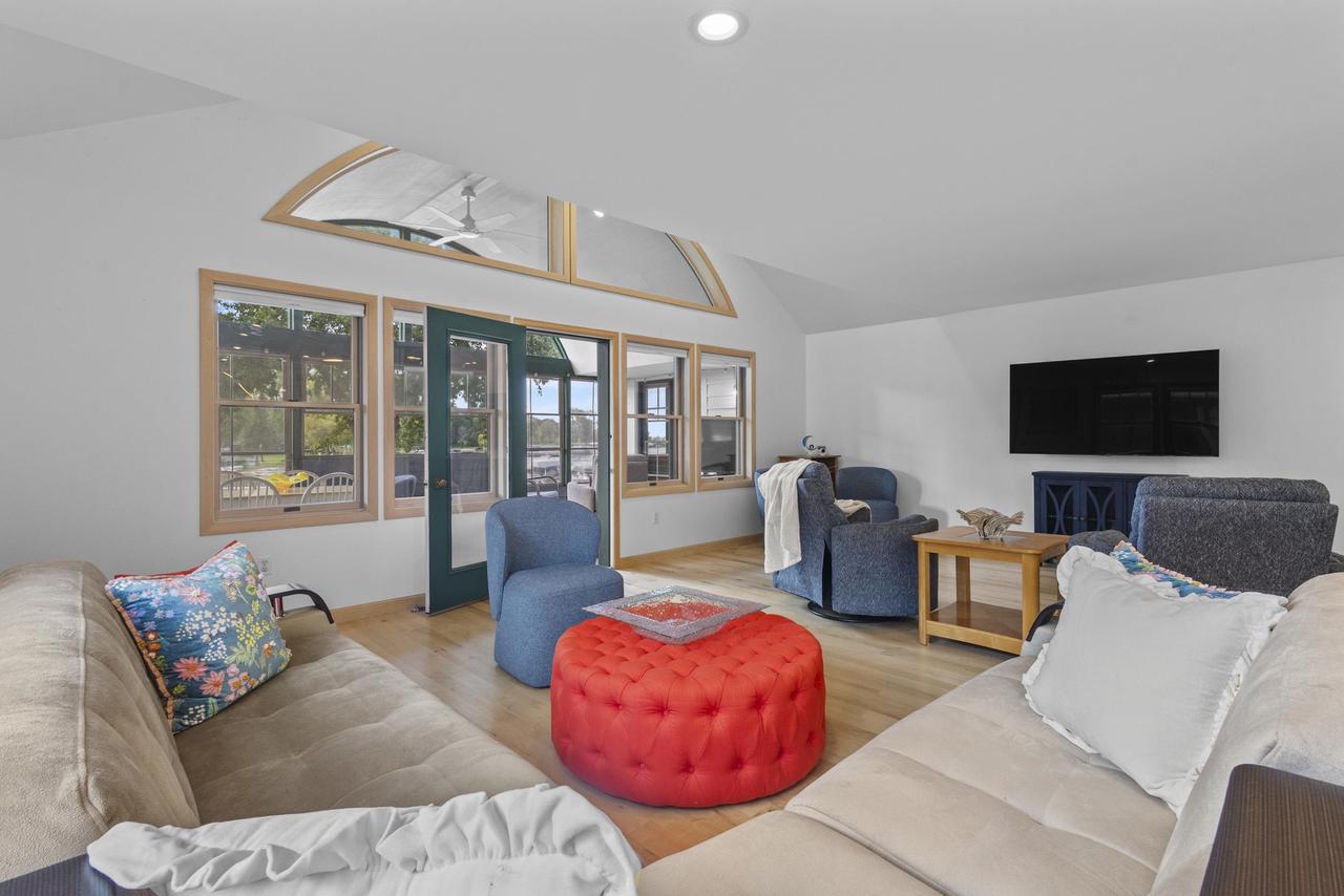 459 Lake Street 206M