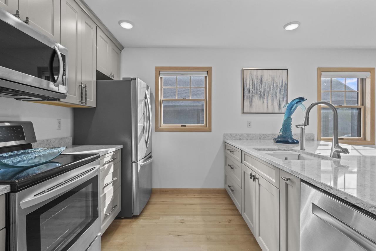 459 Lake Street 206M