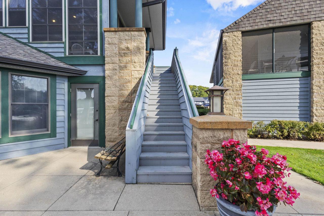 459 Lake Street 206M