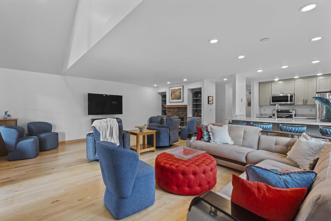 459 Lake Street 206M