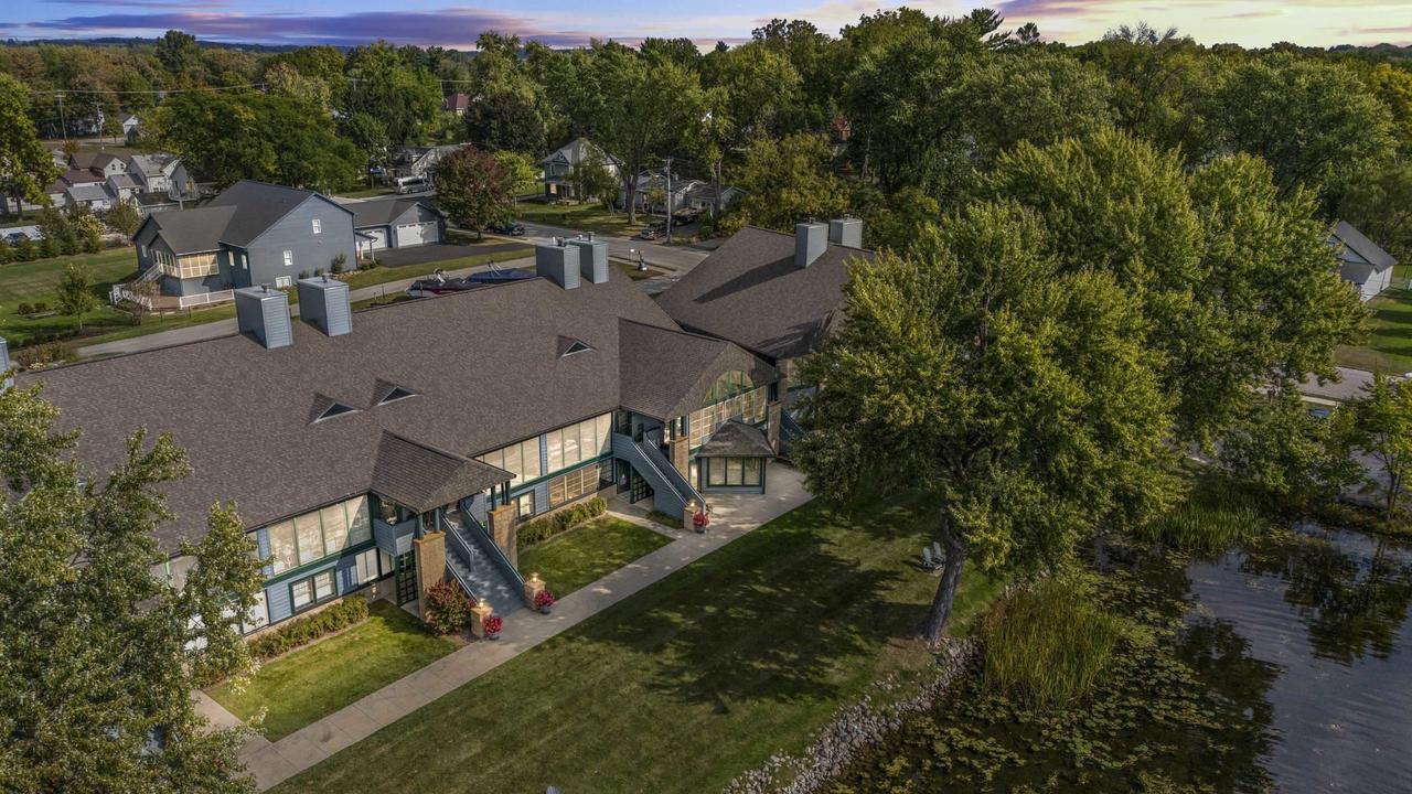 459 Lake Street 206M