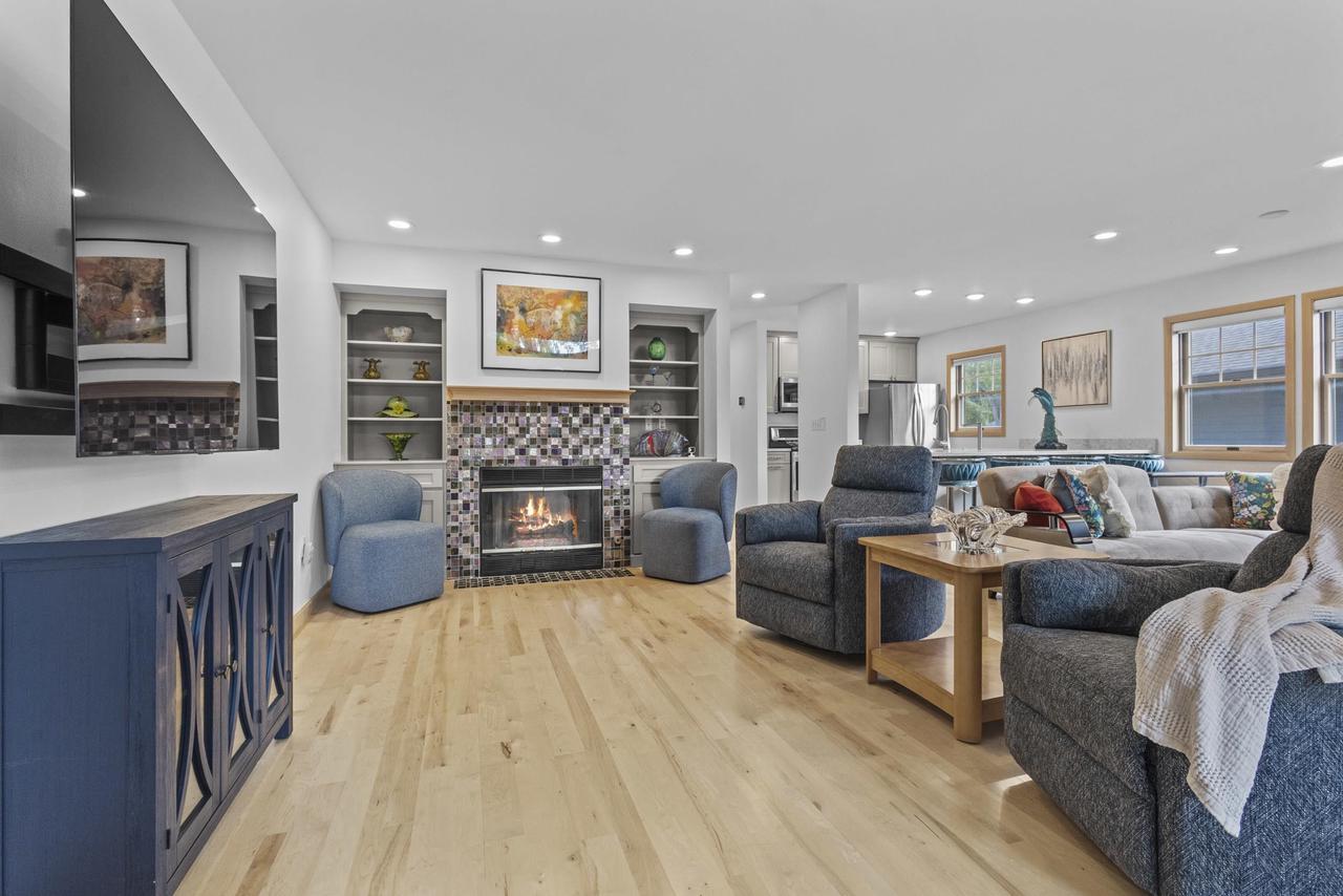 459 Lake Street 206M