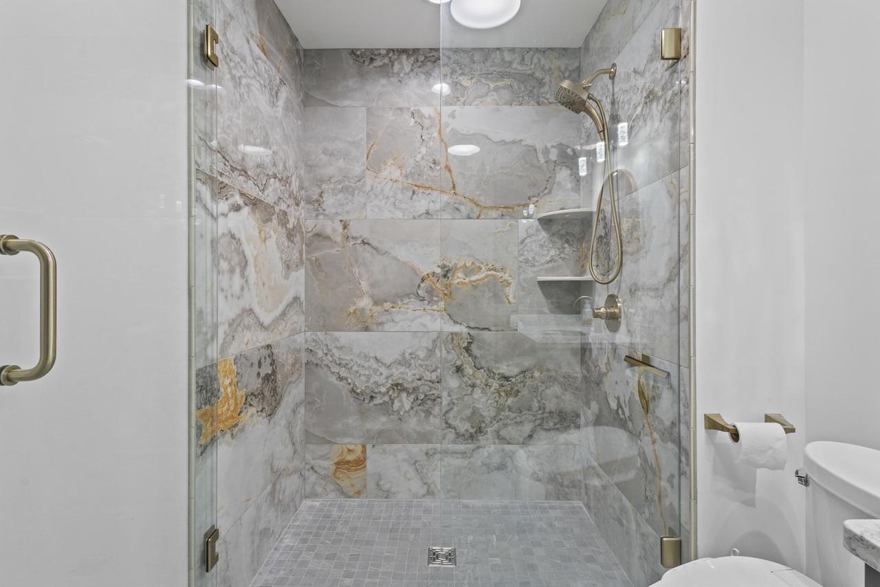 459 Lake Street 206M