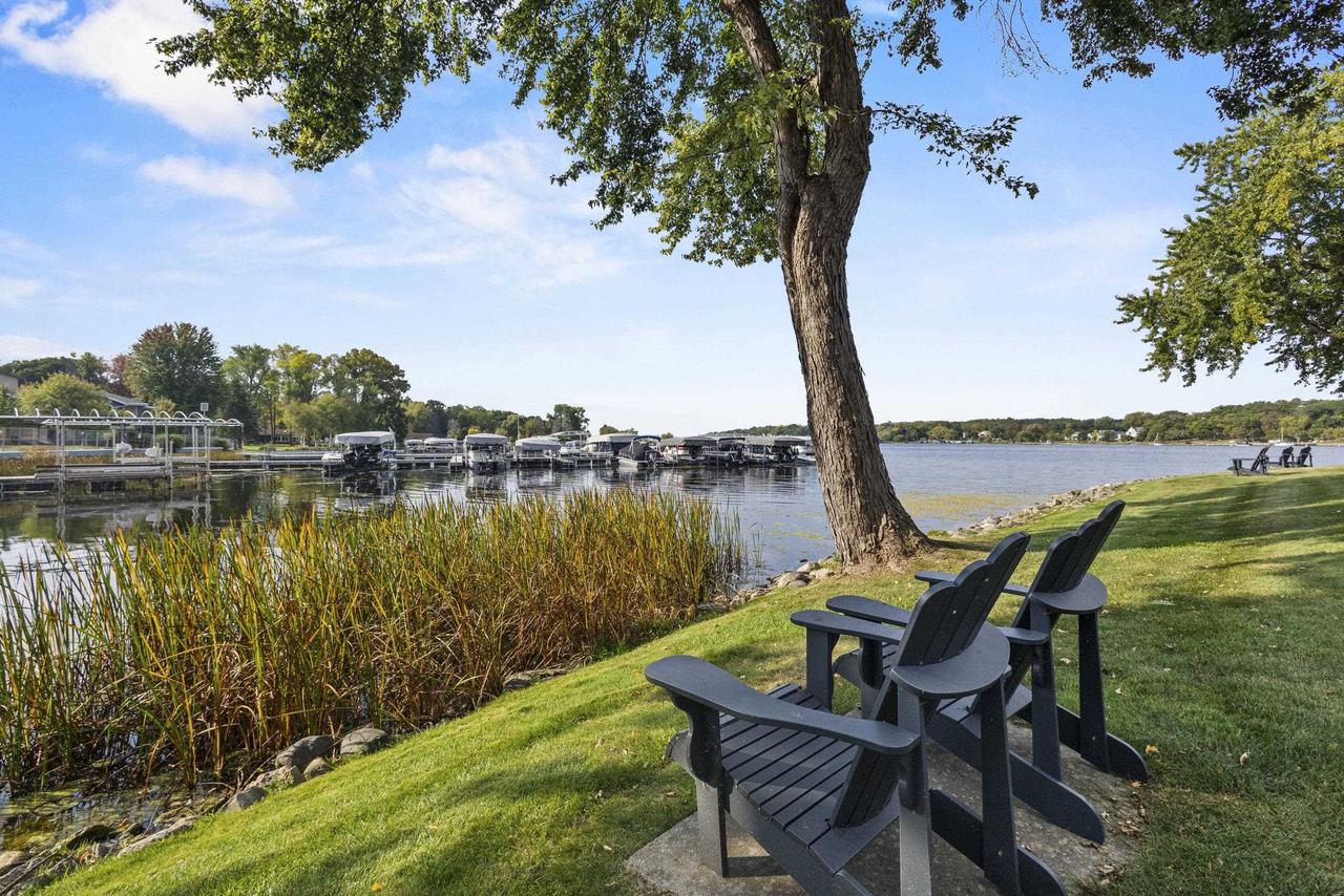 459 Lake Street 206M