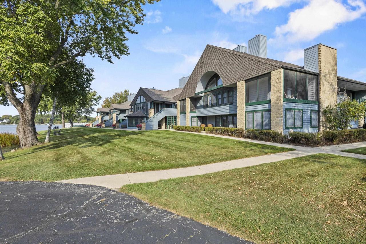 459 Lake Street 206M