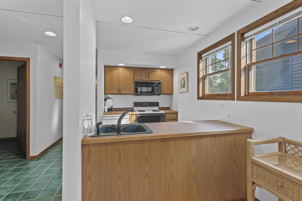 459 Lake Street 206M