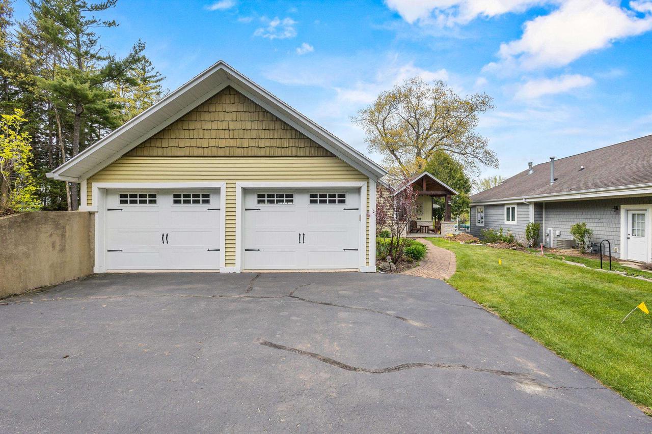 W964 Spring Grove Road