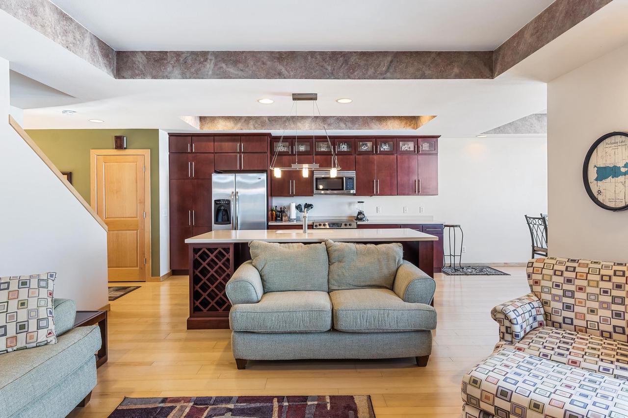 178 East Front Street 13