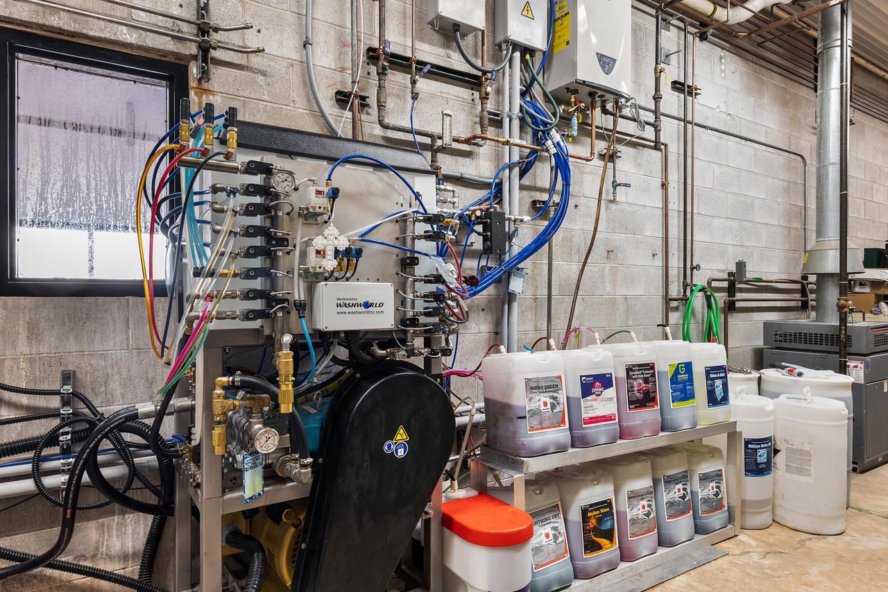 1275 North Margaret Street