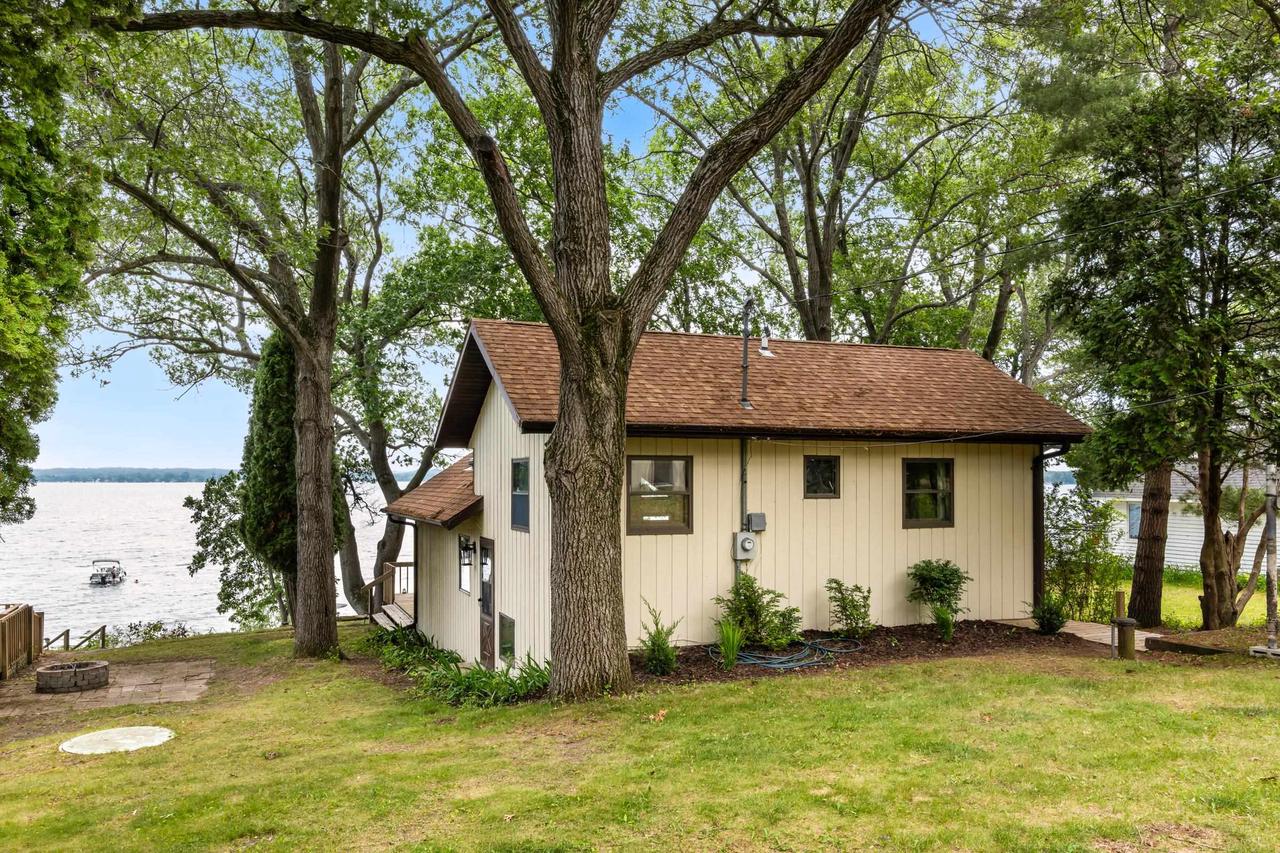 N4826 N Lakeshore Drive