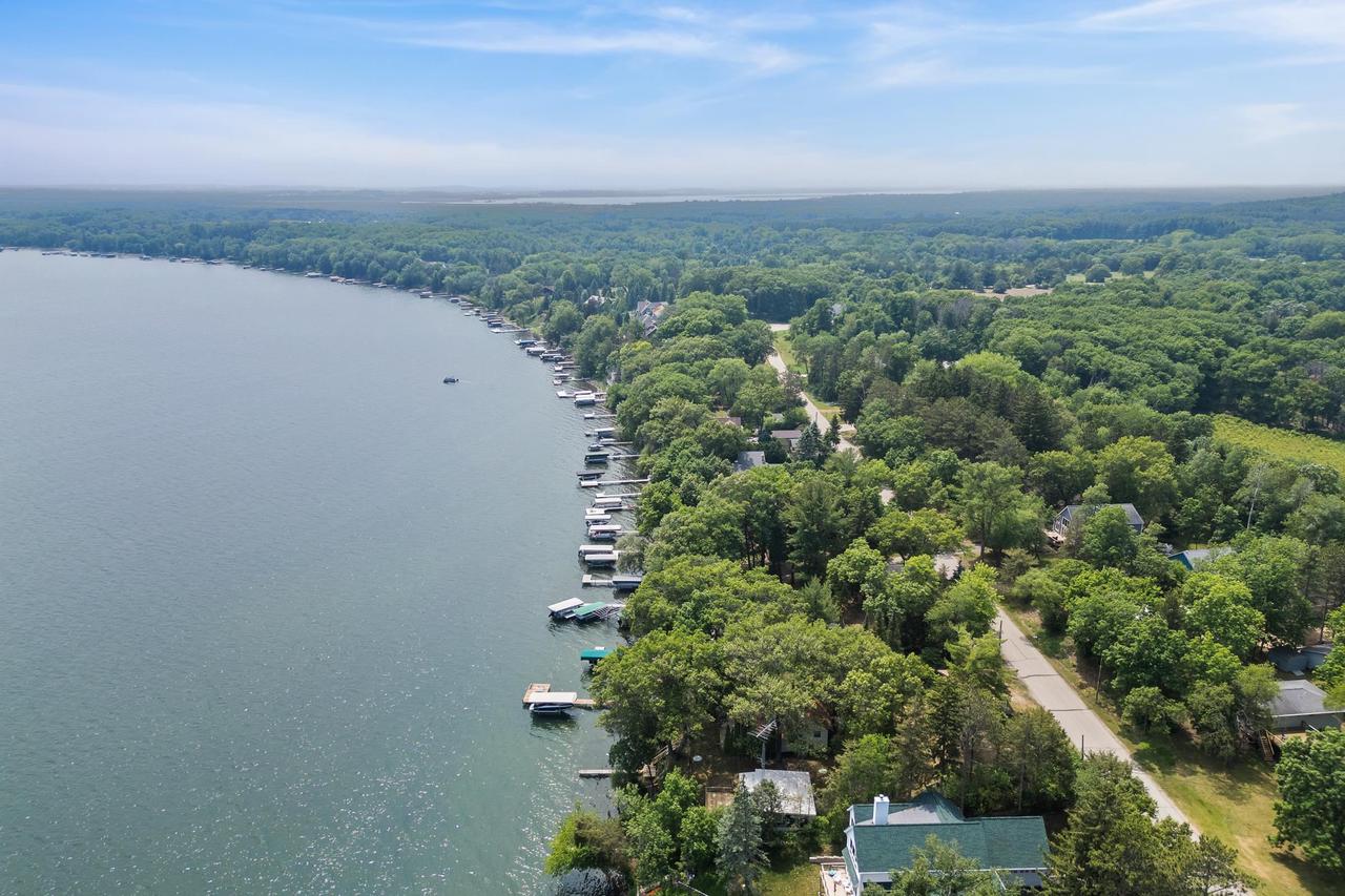 N4826 N Lakeshore Drive