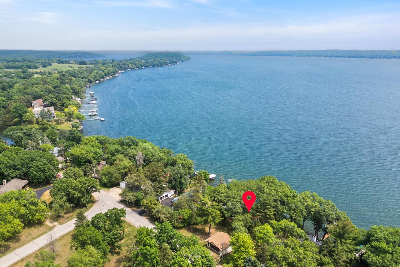 N4826 N Lakeshore Drive