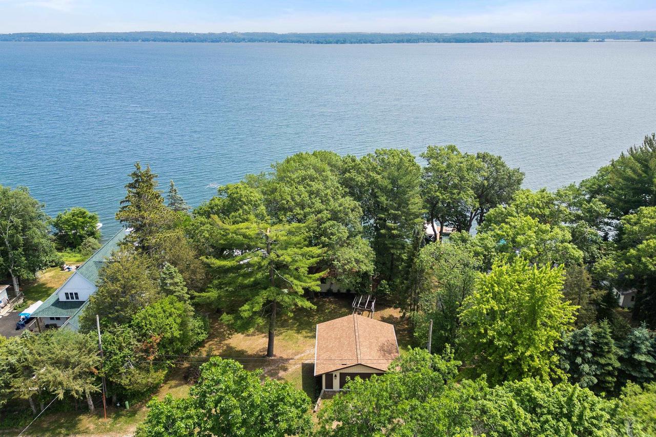N4826 N Lakeshore Drive