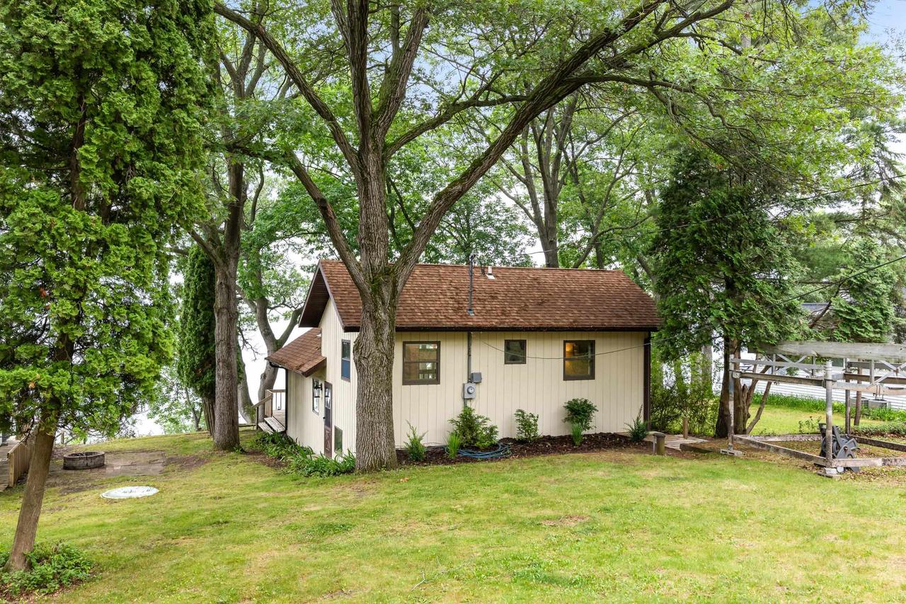 N4826 N Lakeshore Drive