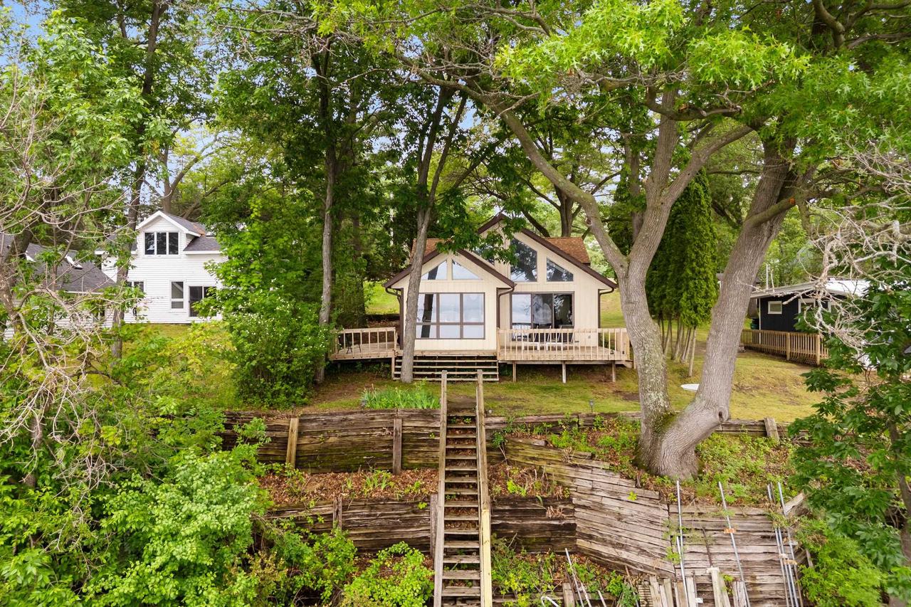 N4826 N Lakeshore Drive