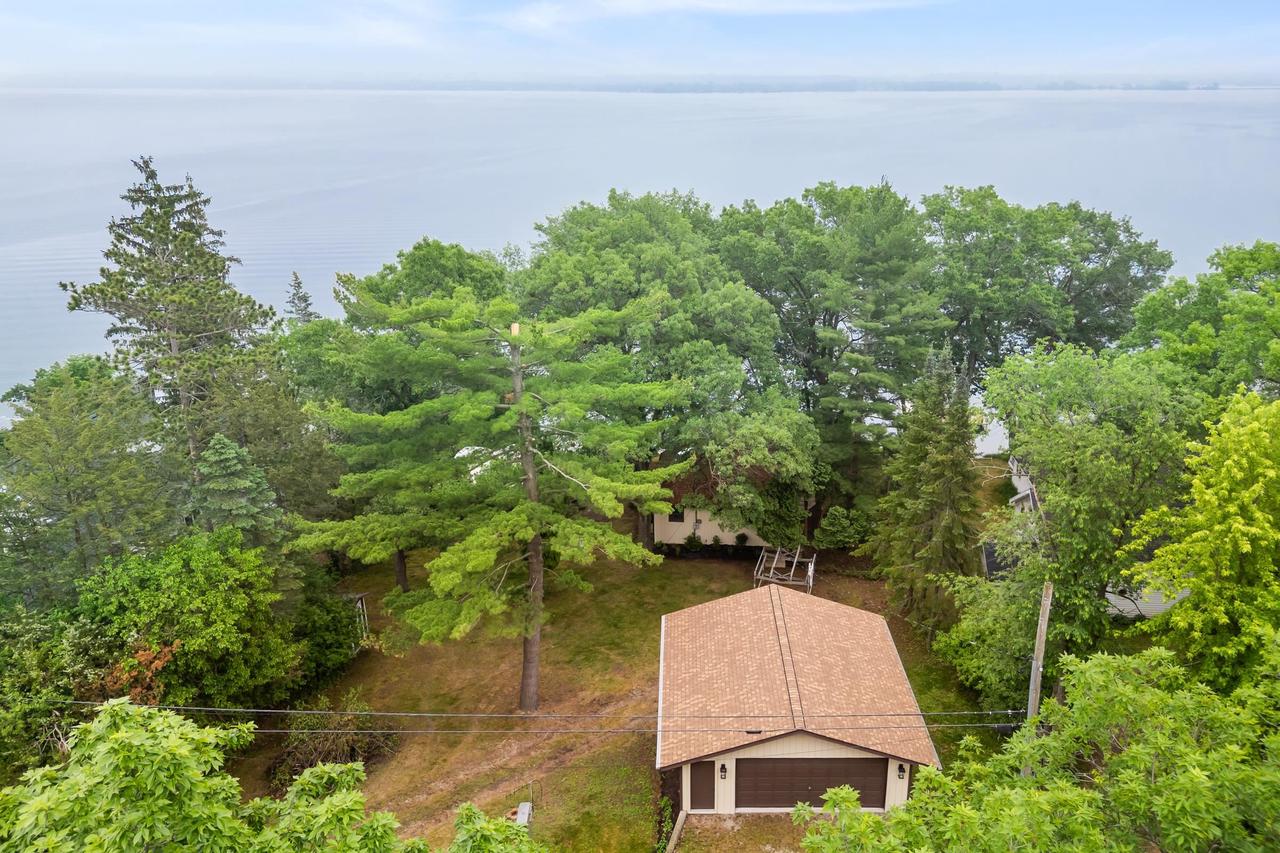 N4826 N Lakeshore Drive