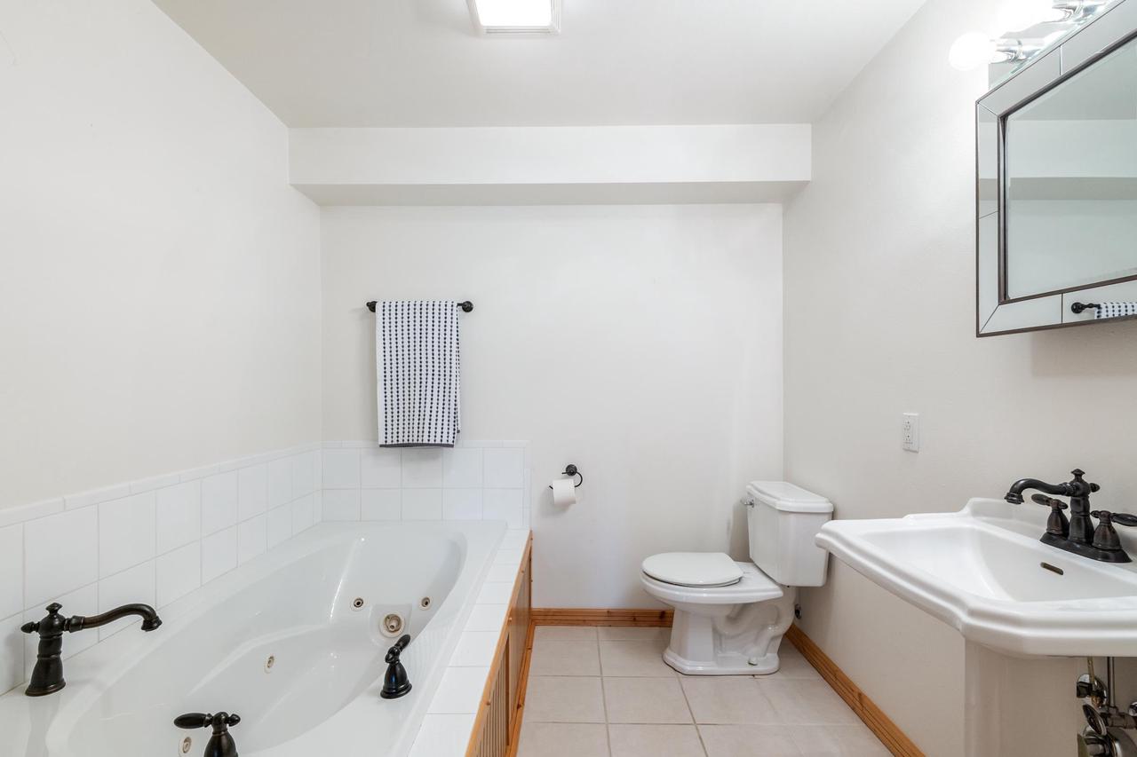 3075 W Grouse Road
