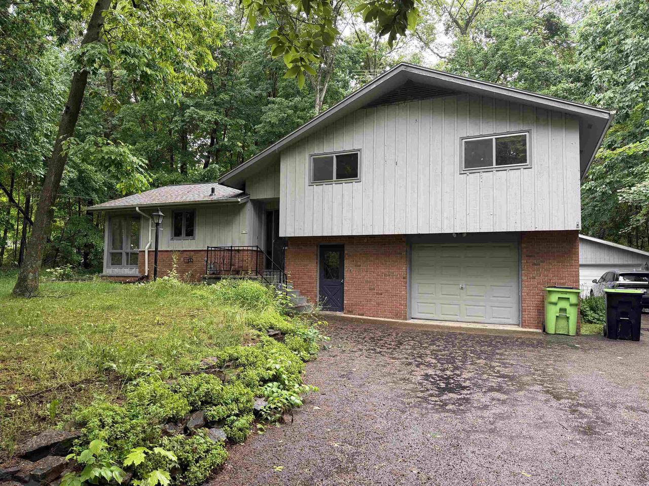 9156 Center Road