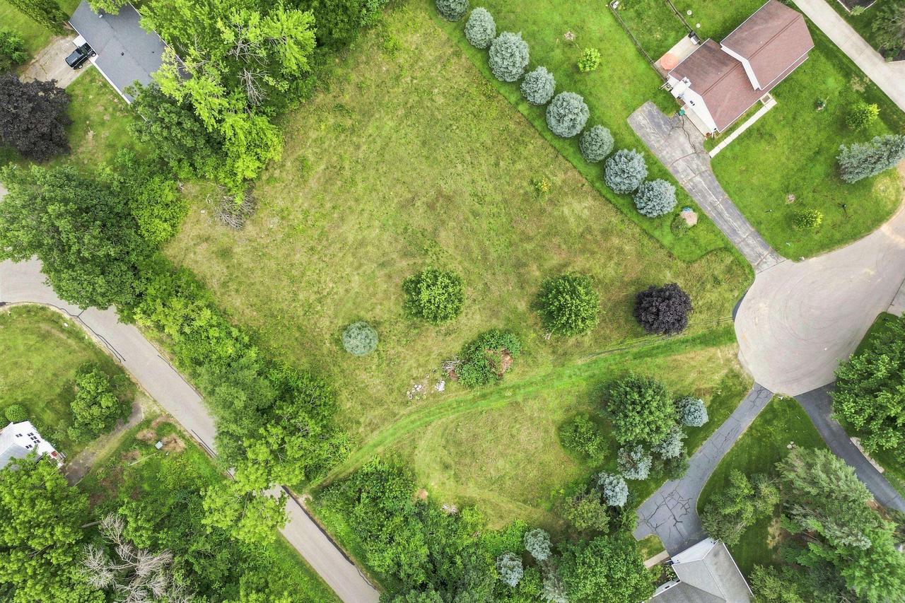 L32 Camelot Trace