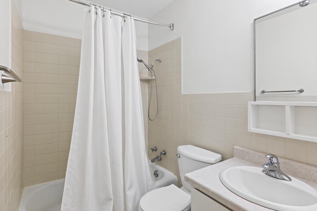 W1147 Lillian Street