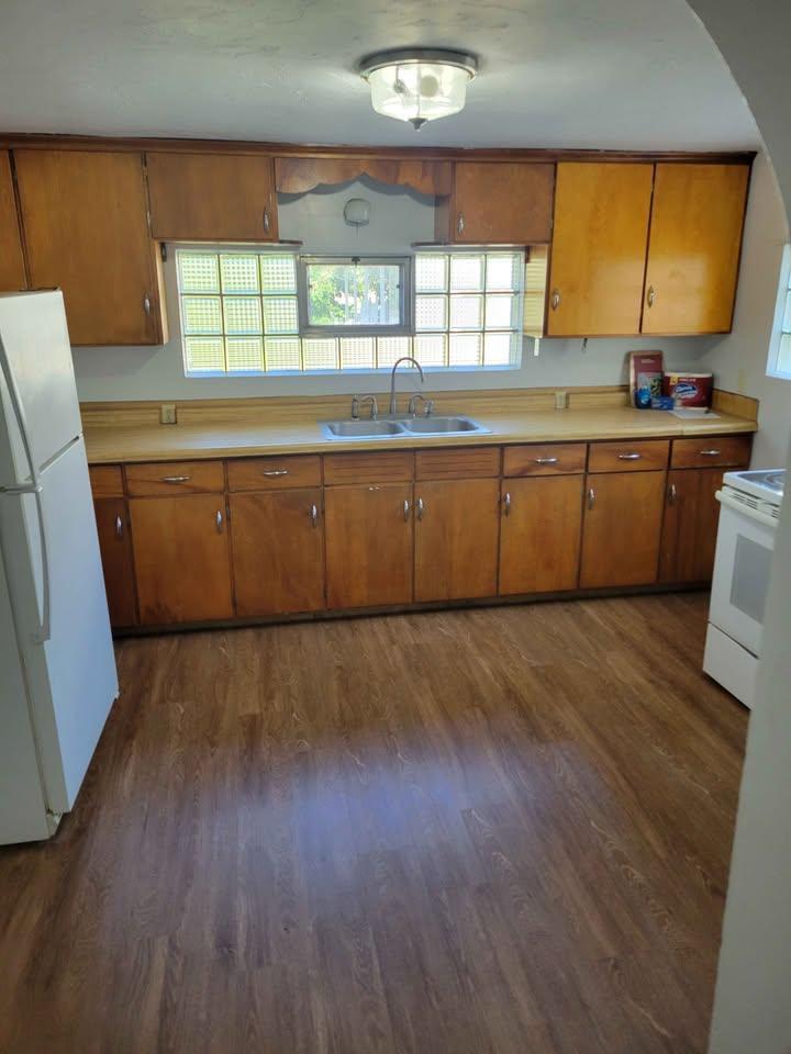 307/327 E Main Street