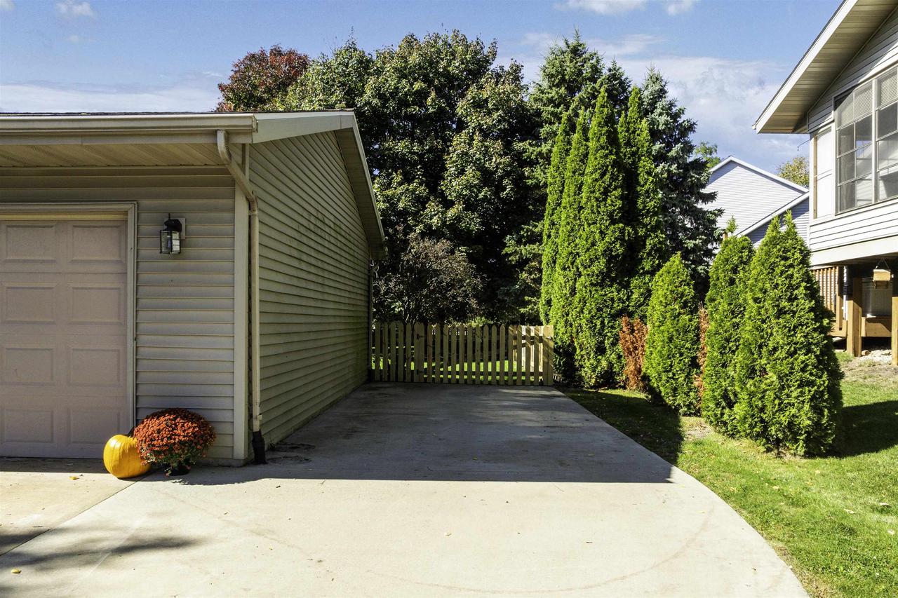 656 Hilltop Lane