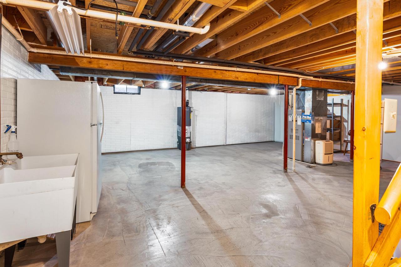 1568 South OAKWOOD ROAD