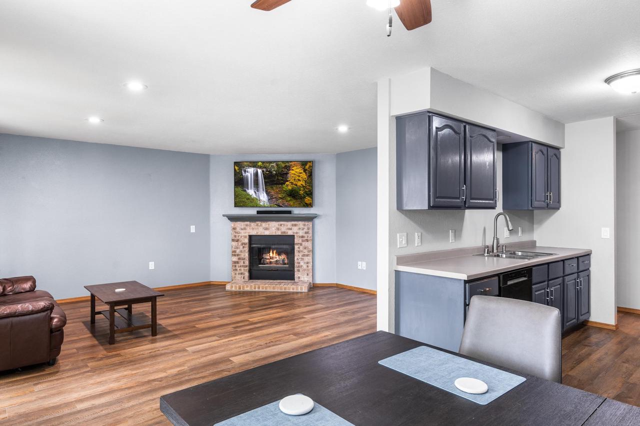 1568 South OAKWOOD ROAD