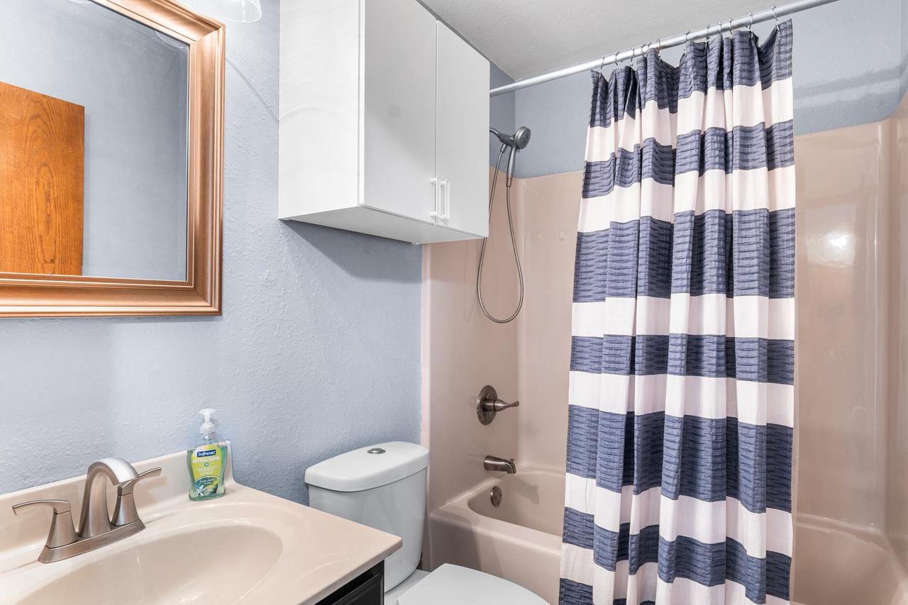 1568 South OAKWOOD ROAD