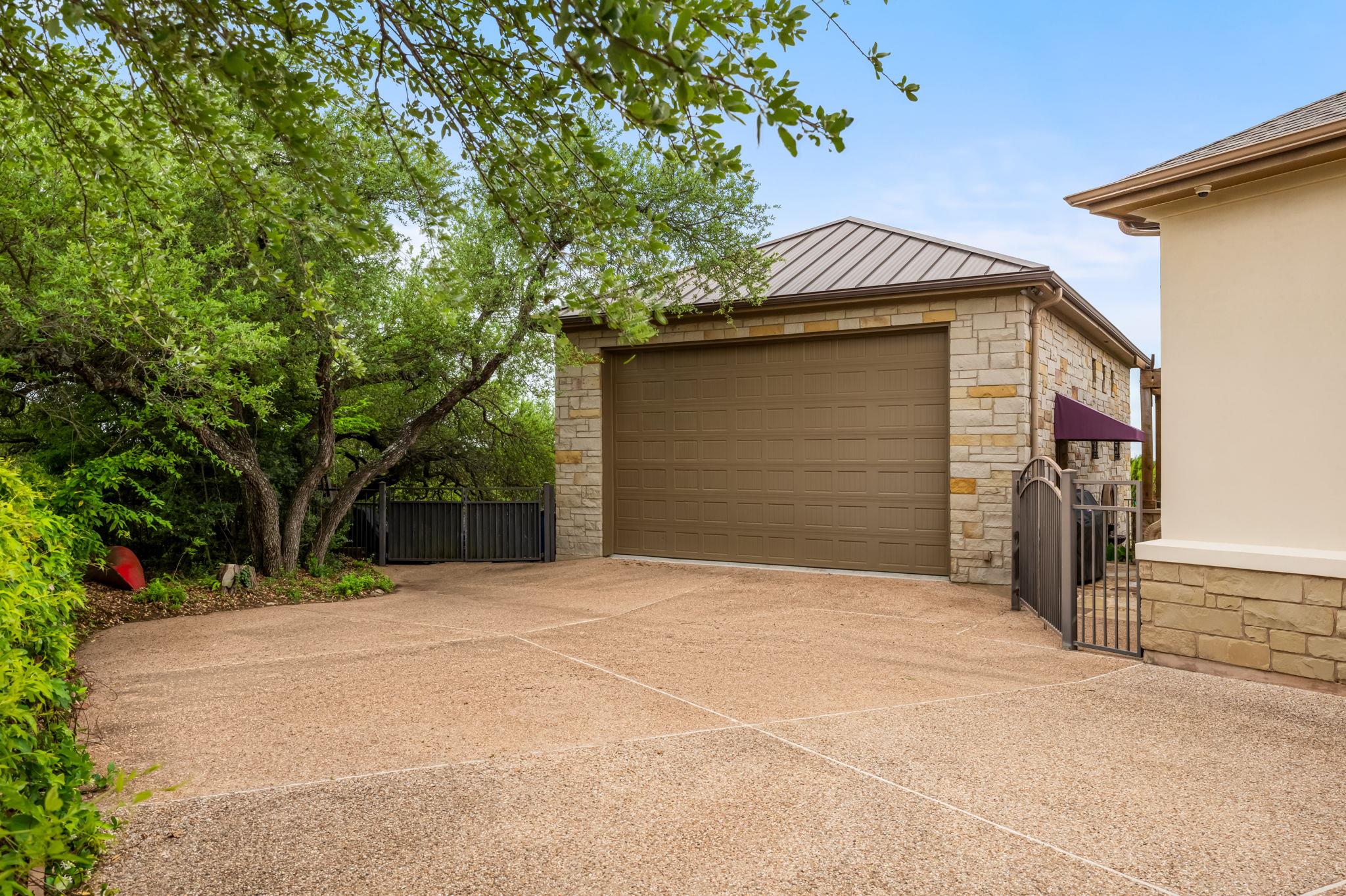 8815 Blazyk DR
