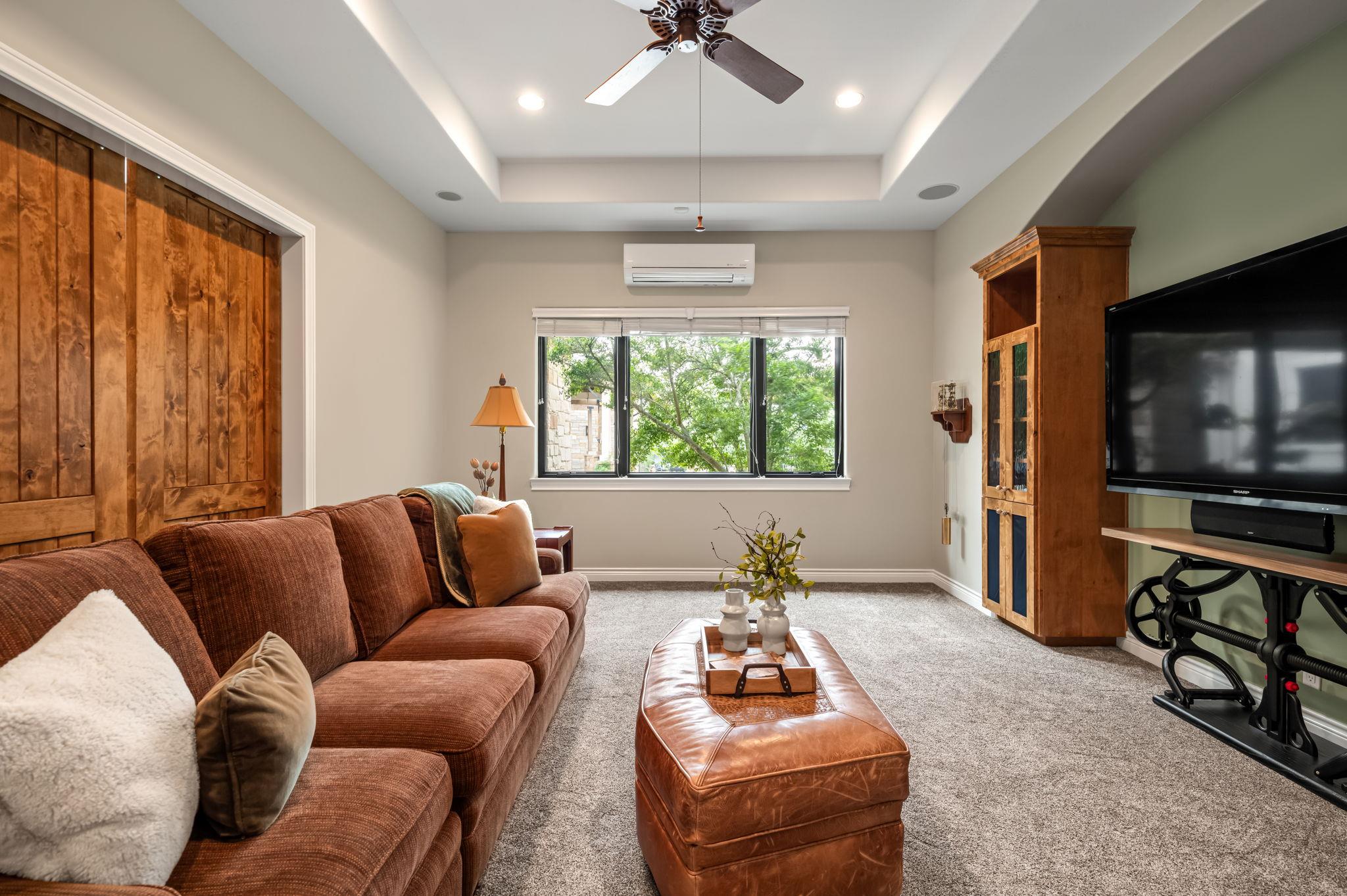 8815 Blazyk DR