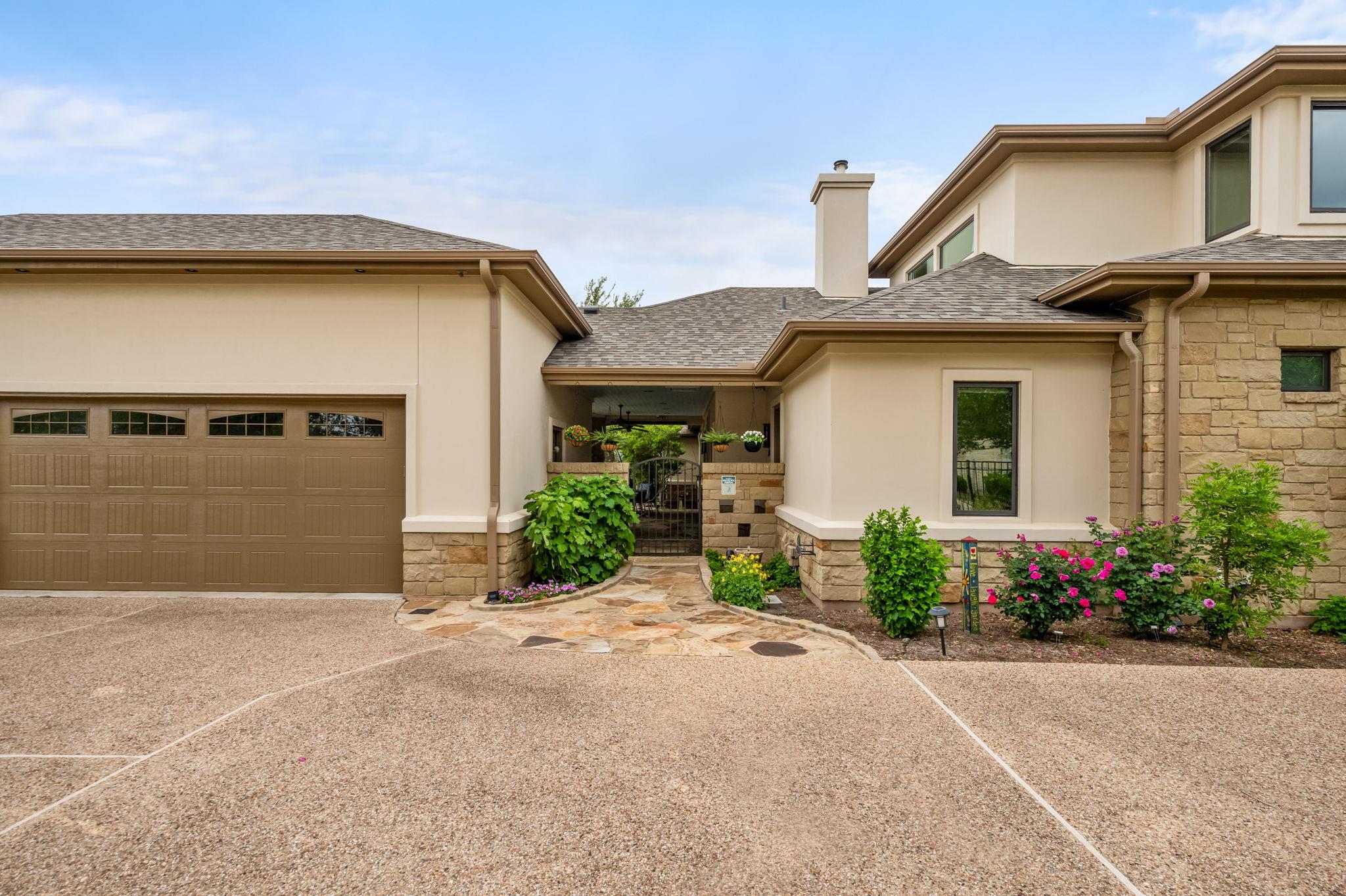 8815 Blazyk DR