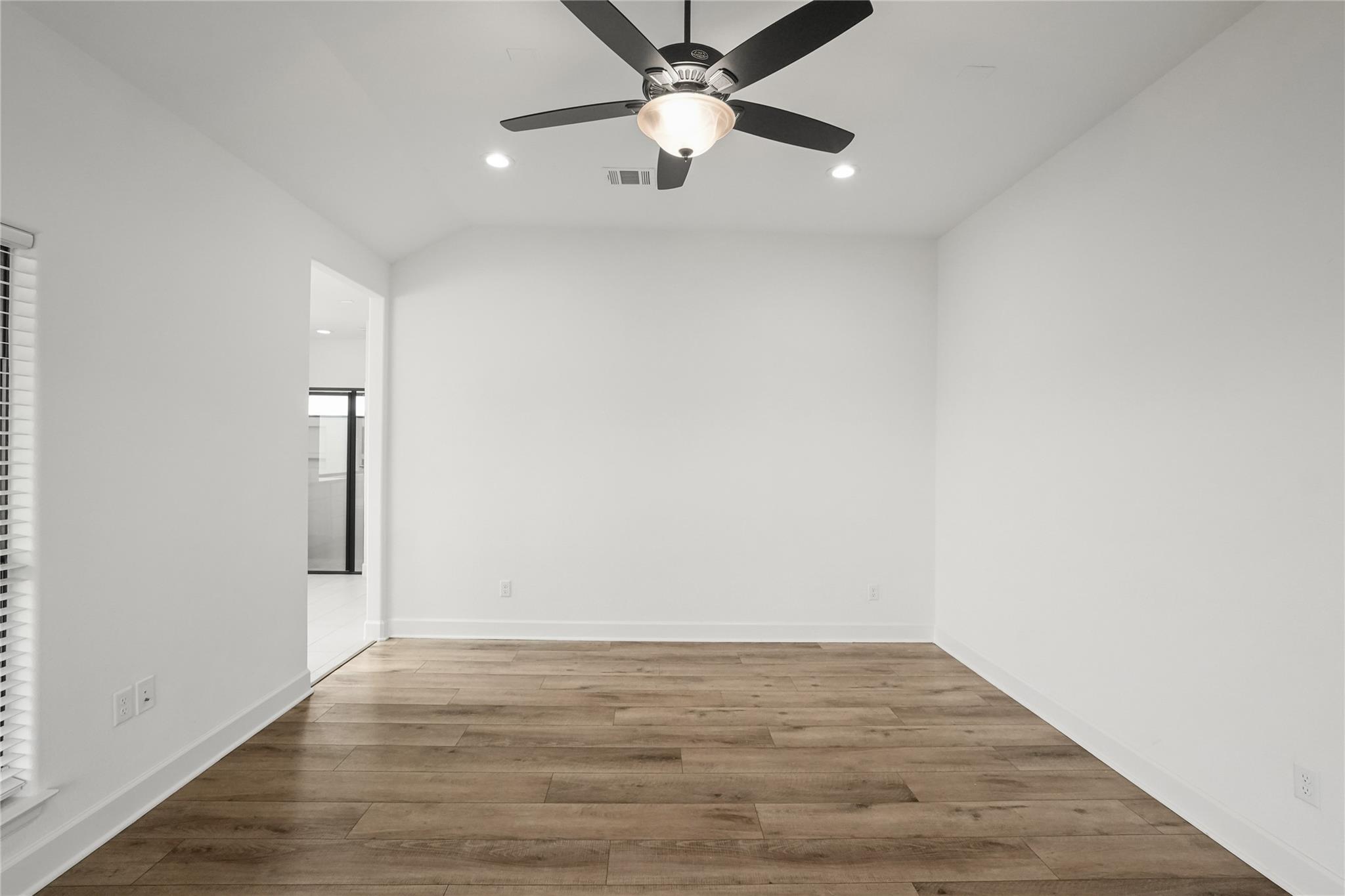 135 Plumbago LOOP