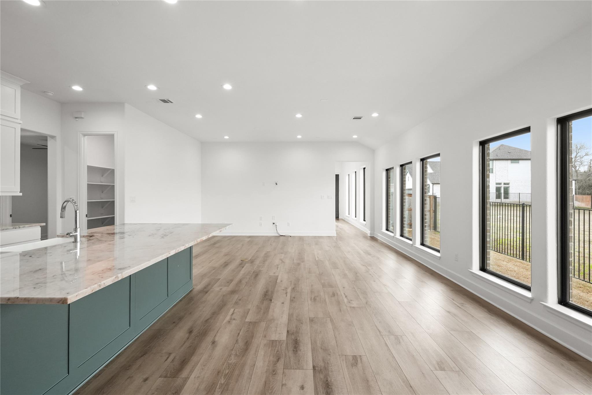 135 Plumbago LOOP
