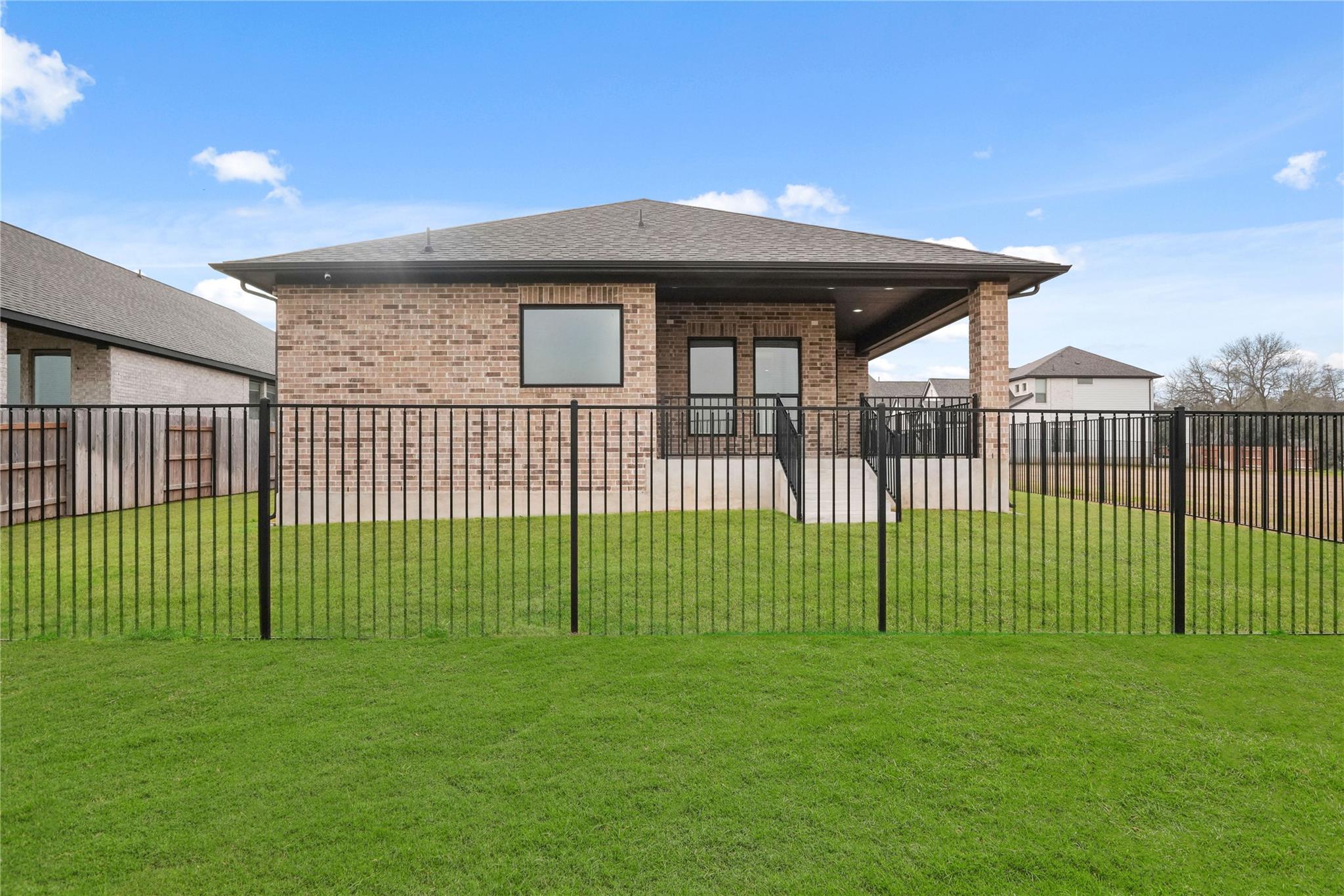 135 Plumbago LOOP