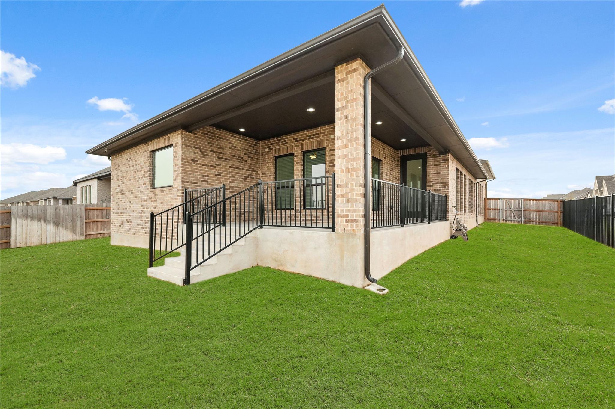 135 Plumbago LOOP
