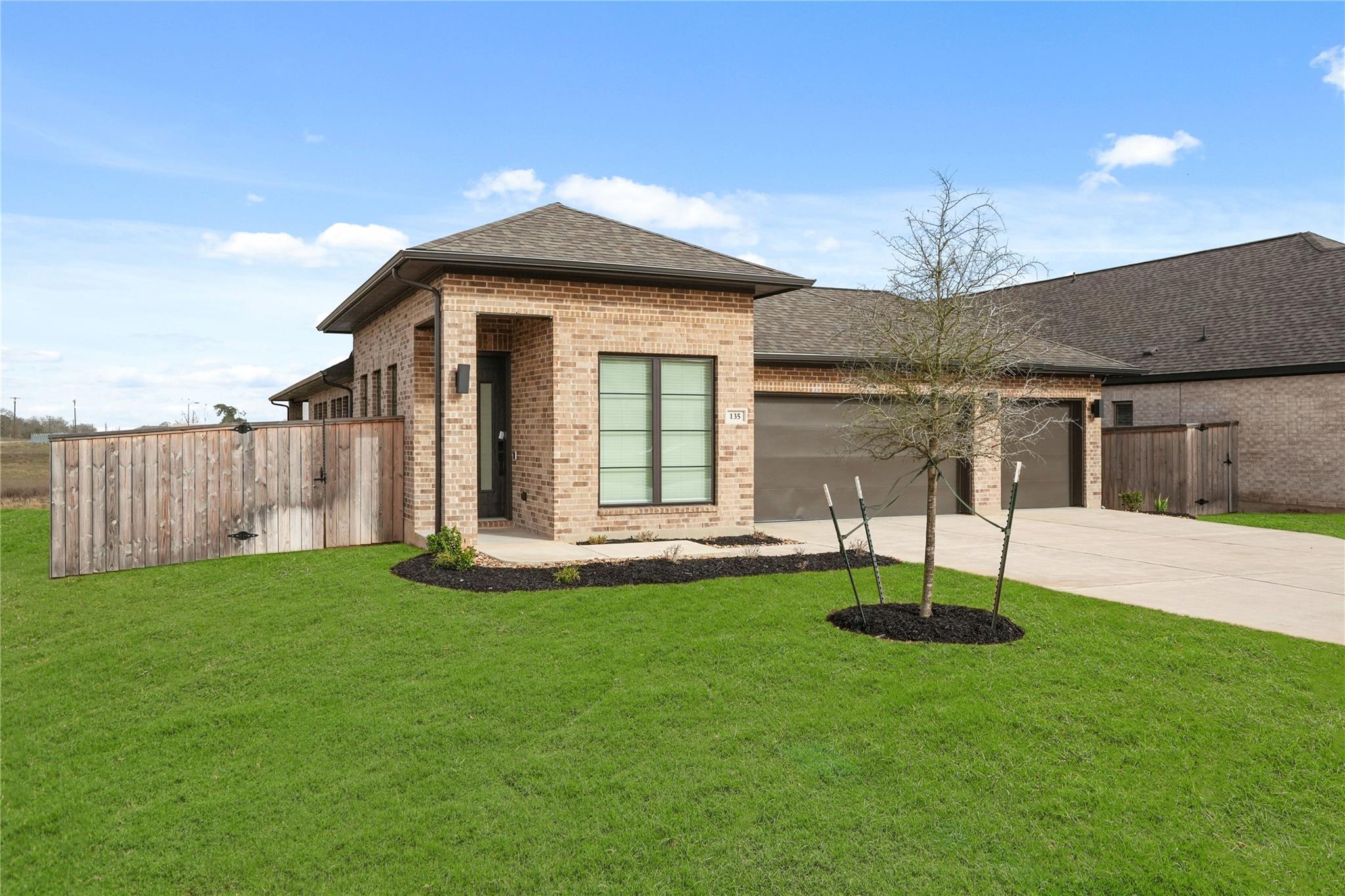 135 Plumbago LOOP