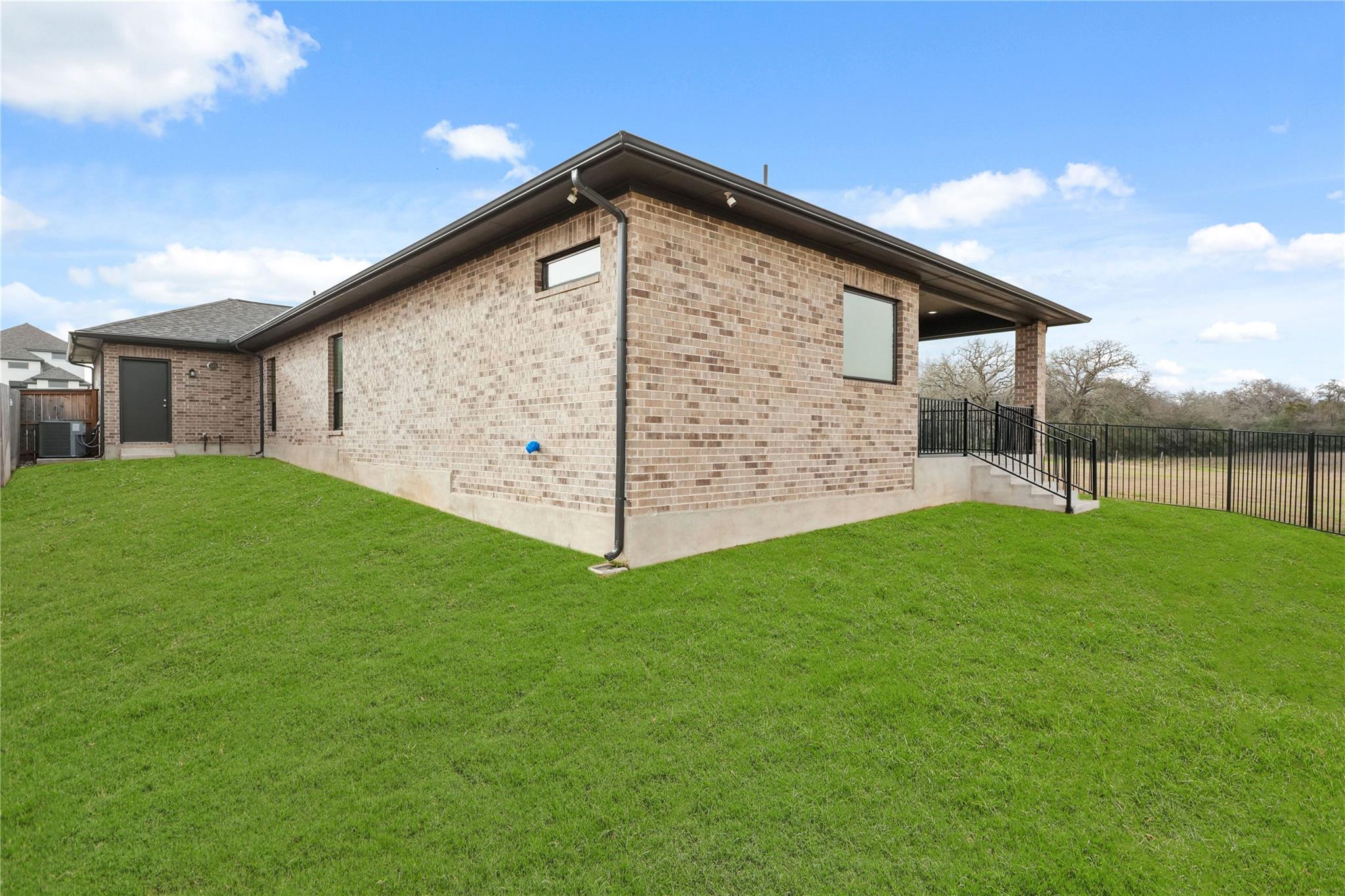 135 Plumbago LOOP