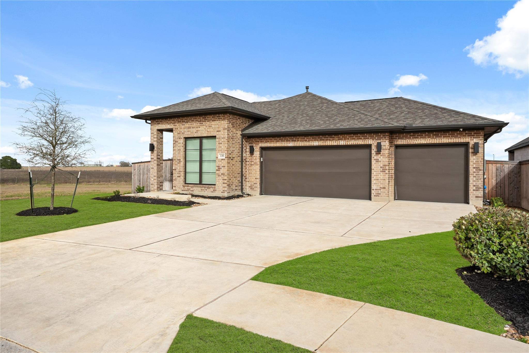 135 Plumbago LOOP