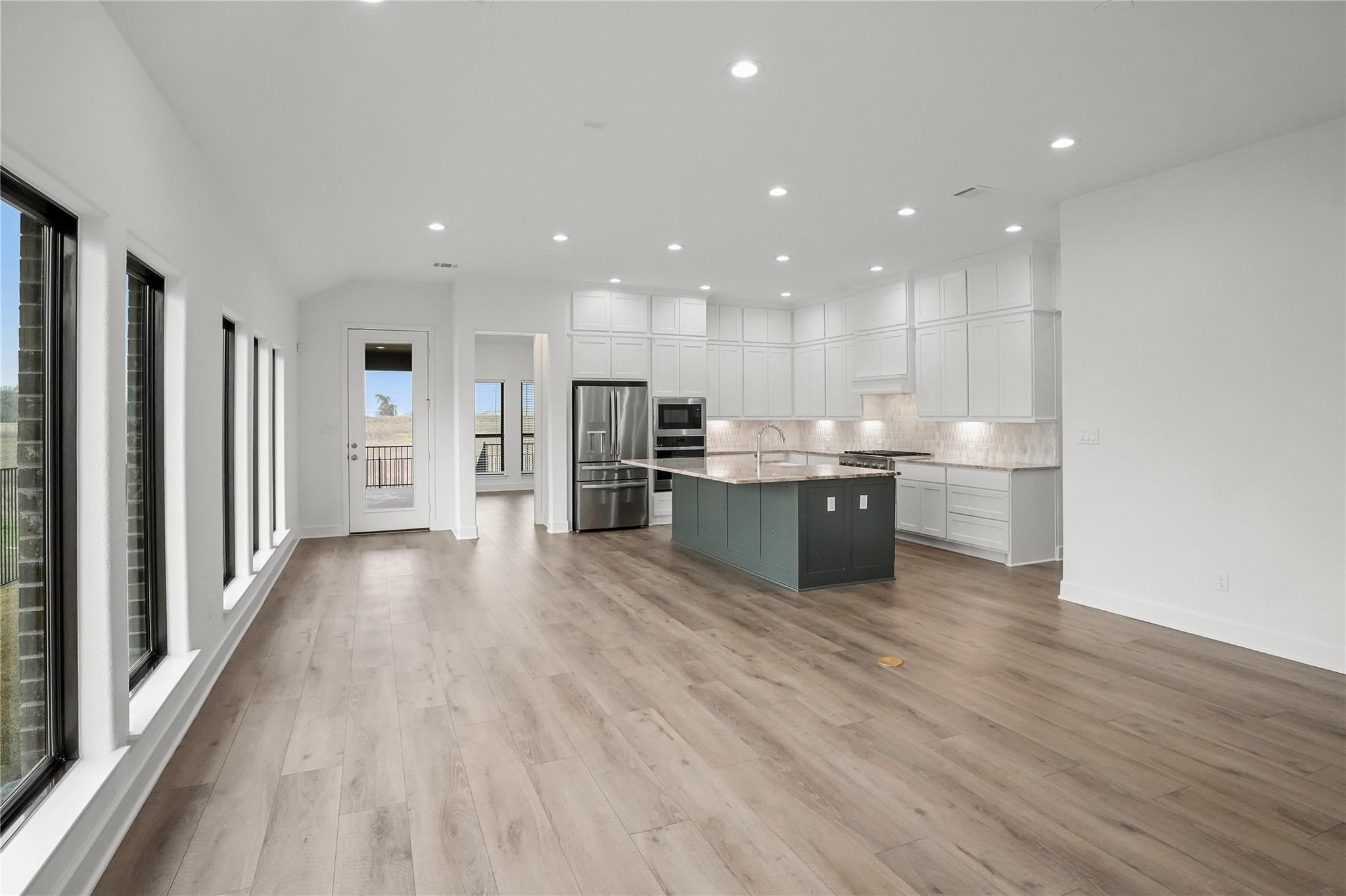 135 Plumbago LOOP
