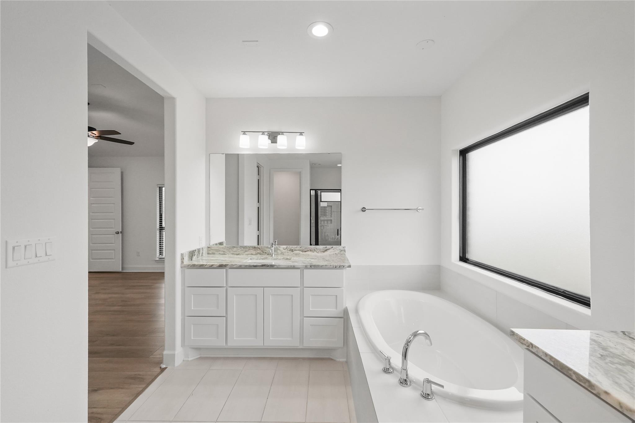 135 Plumbago LOOP