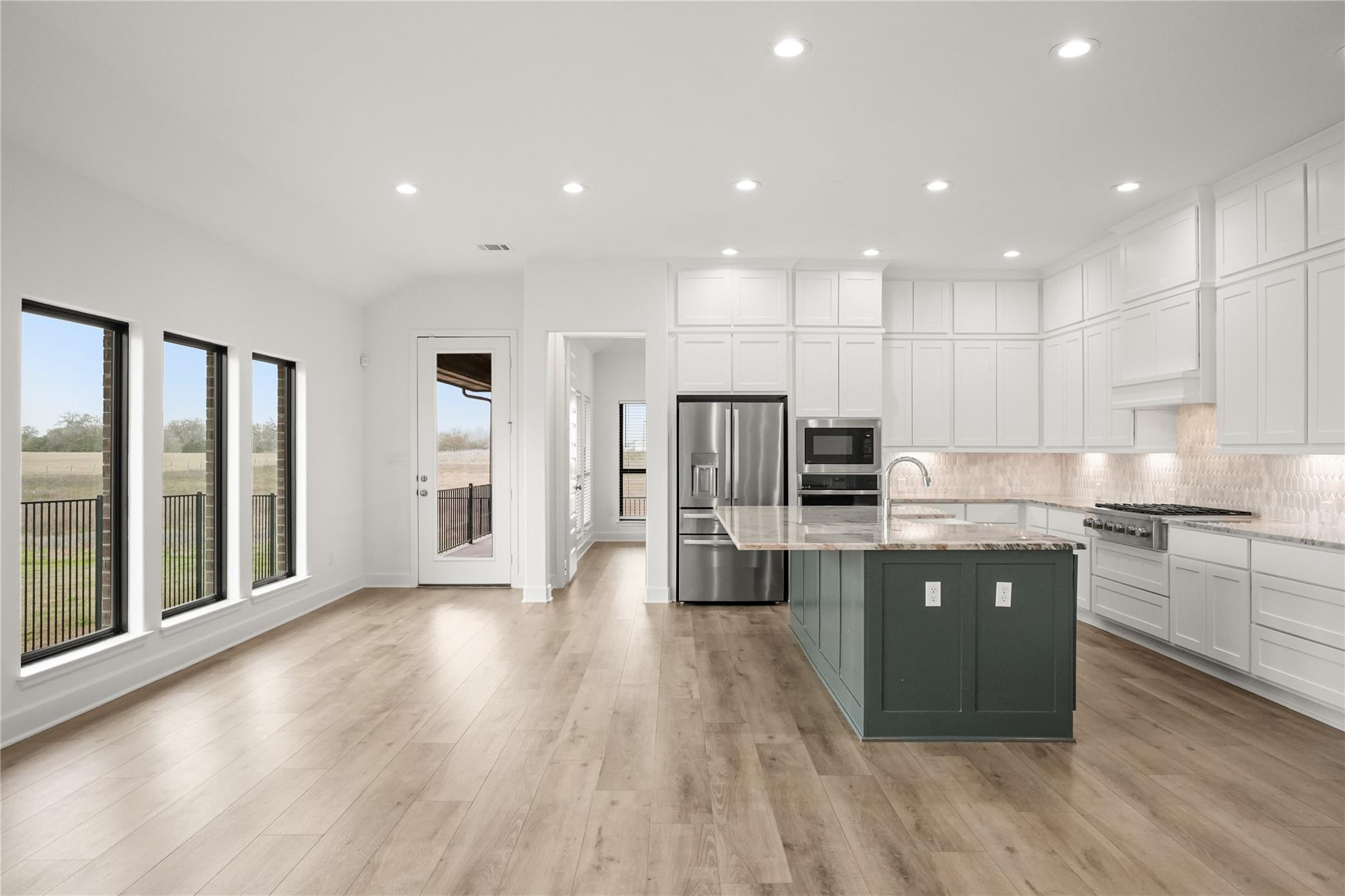 135 Plumbago LOOP