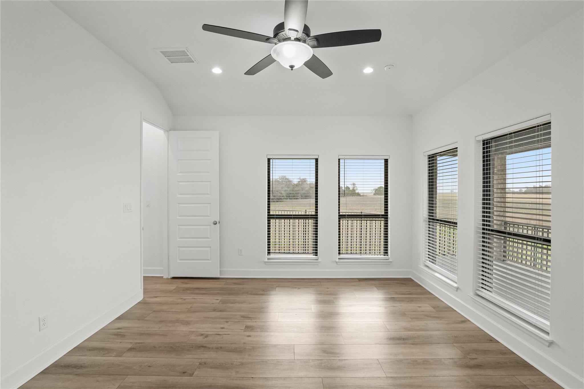 135 Plumbago LOOP