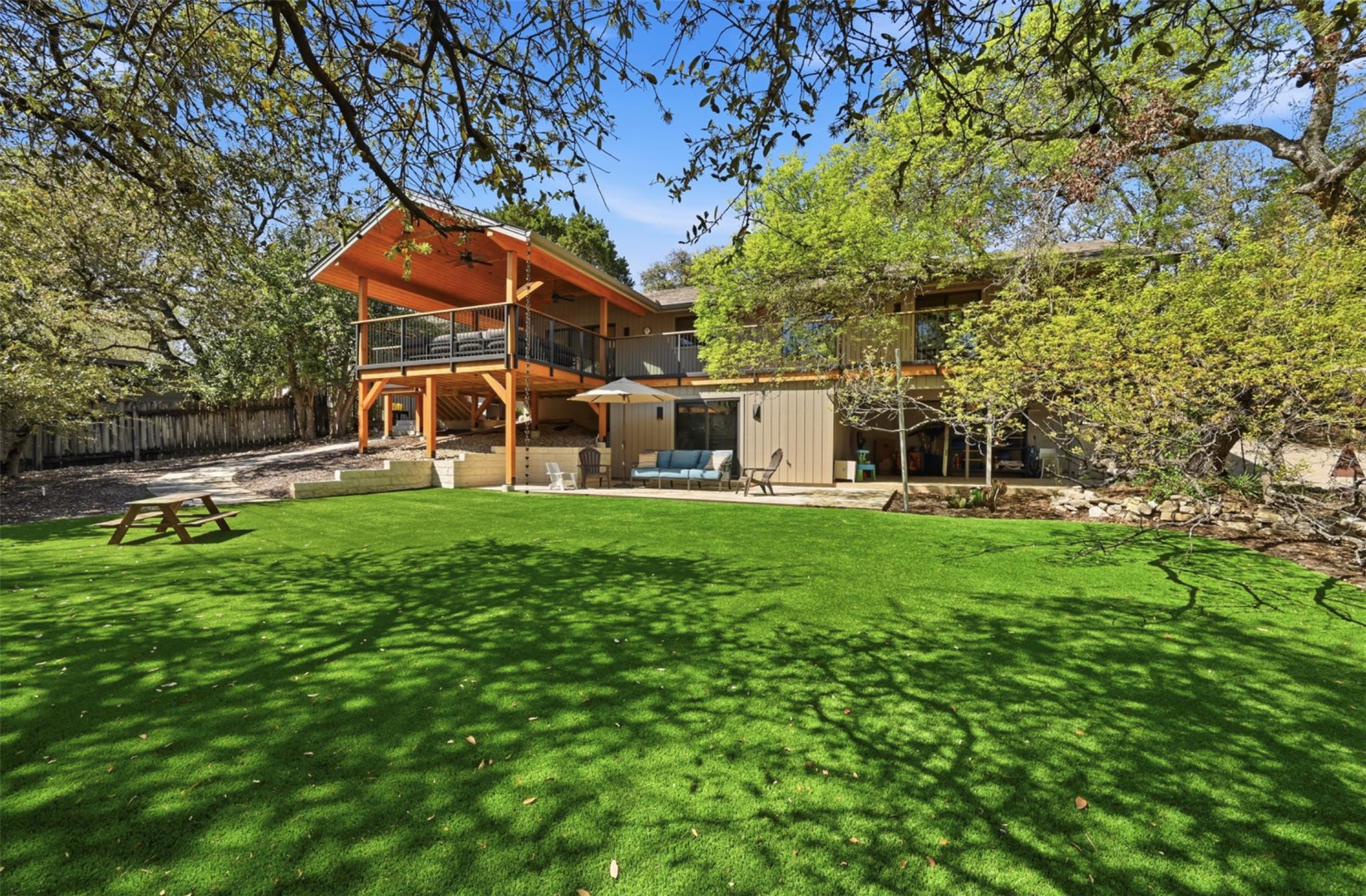 3907 Cresthill DR