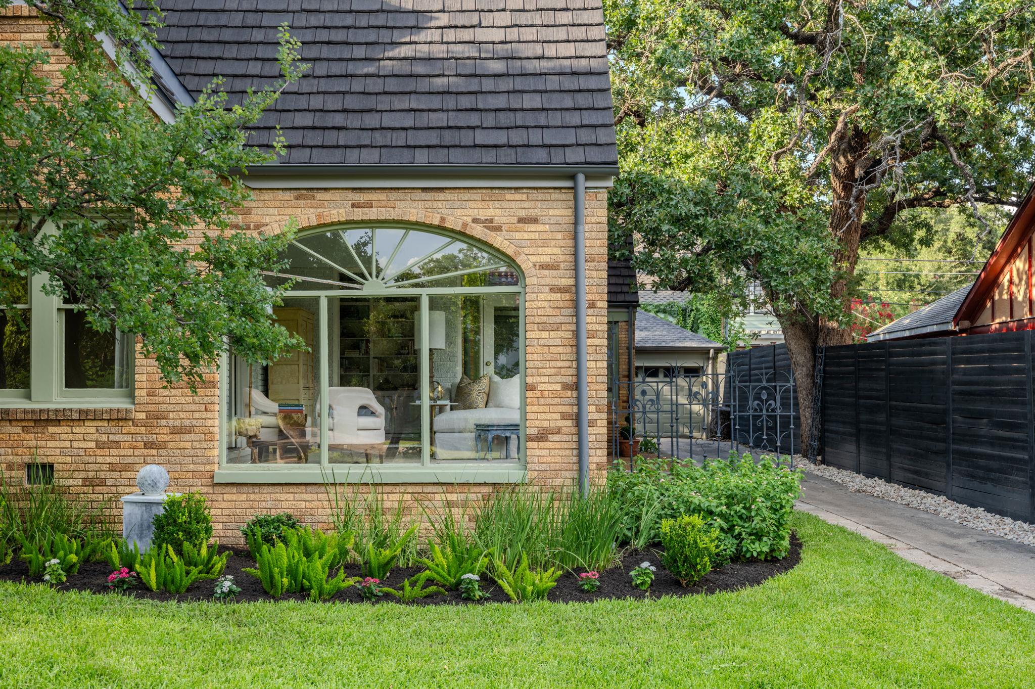 106 Laurel LN