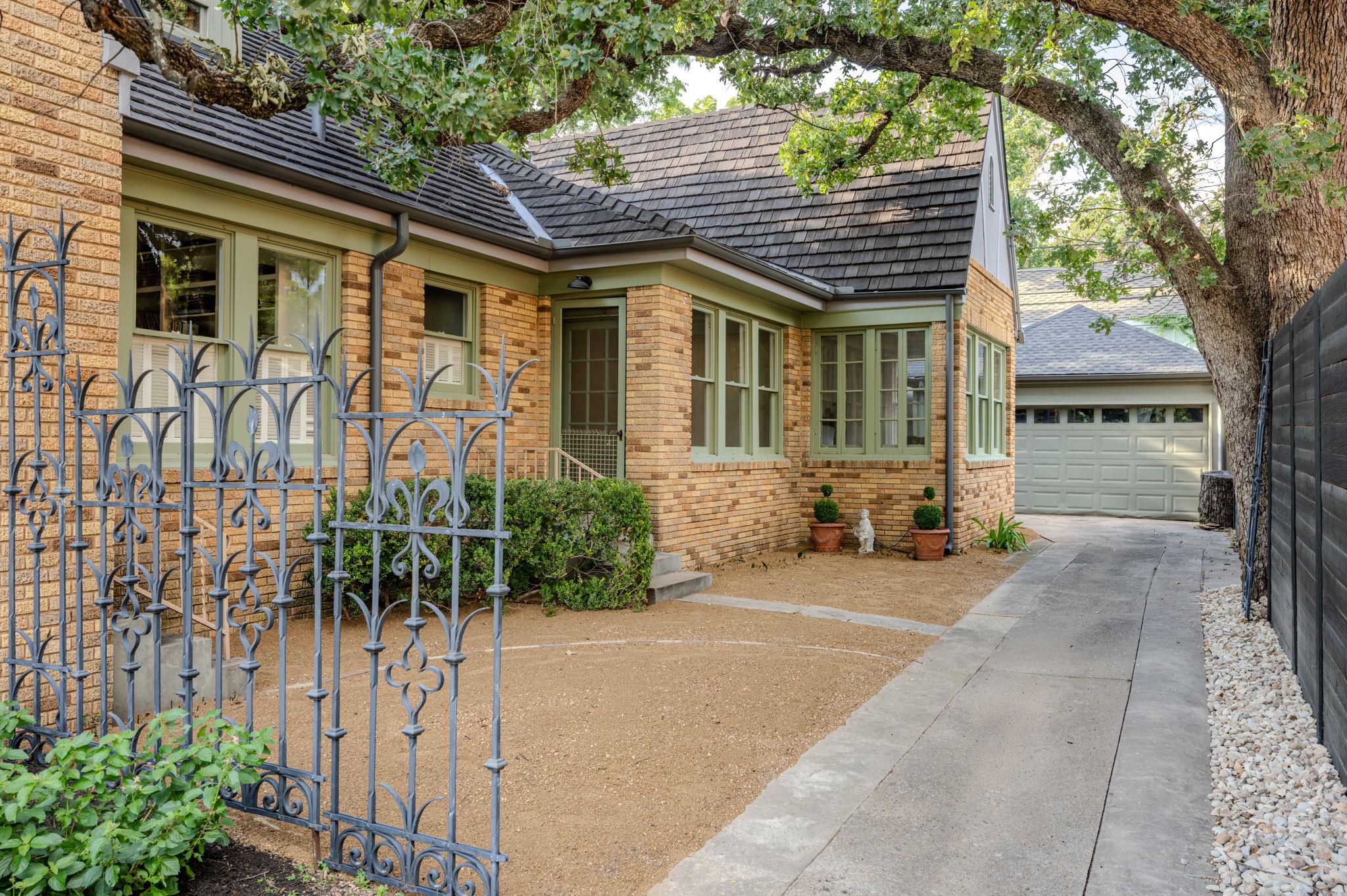 106 Laurel LN