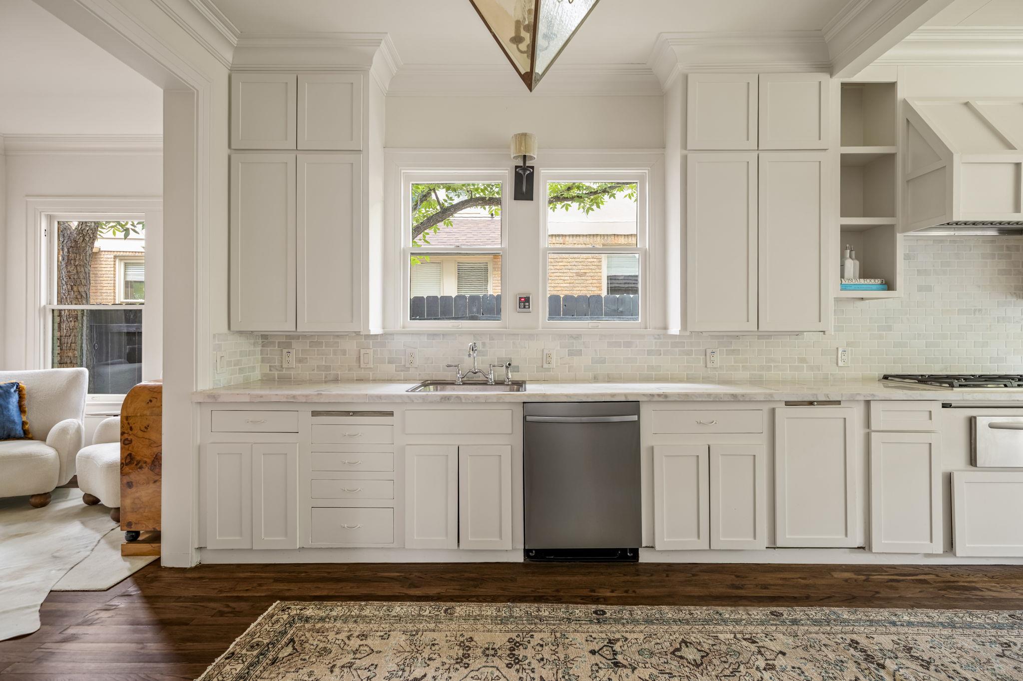 106 Laurel LN