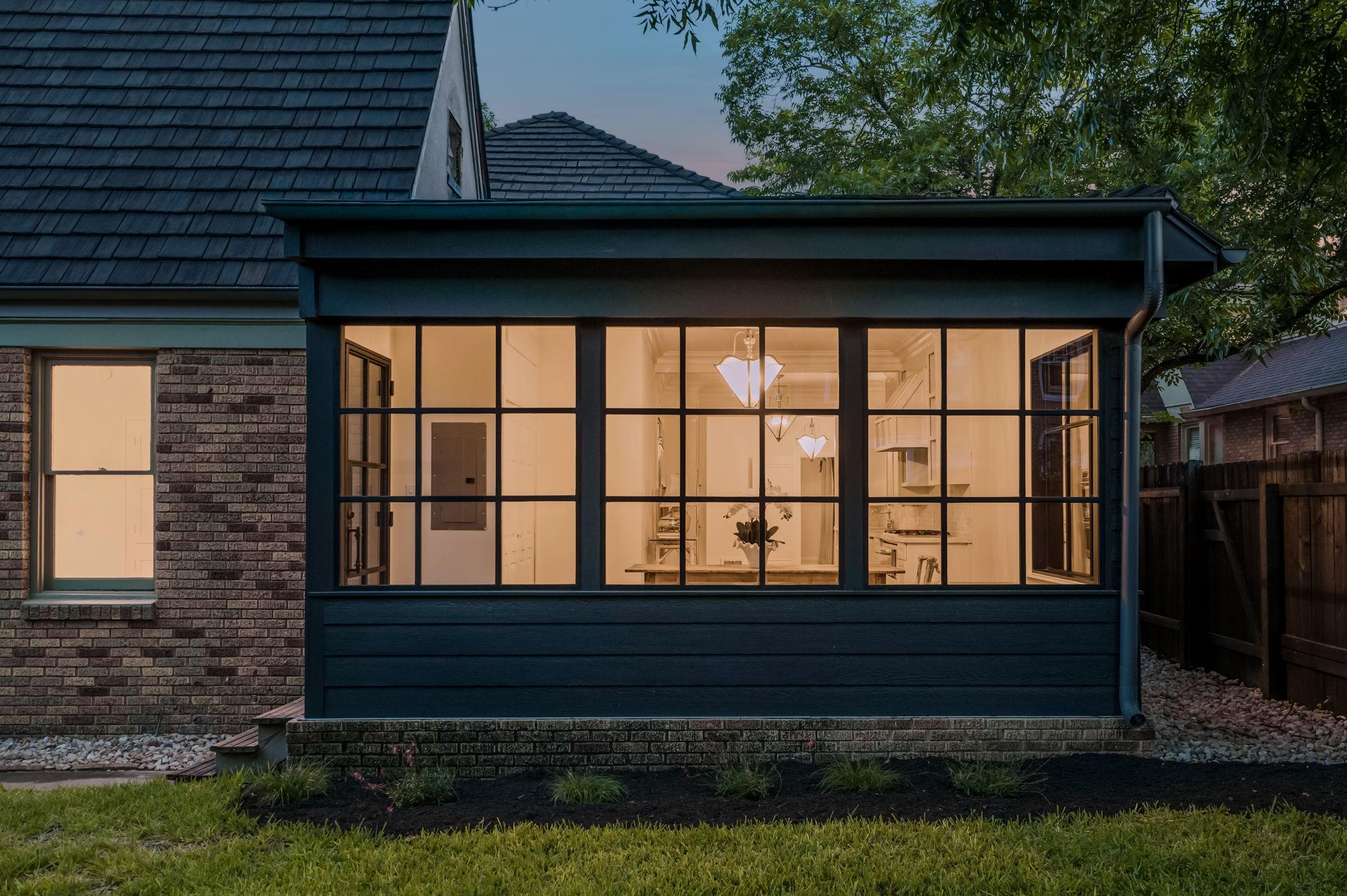 106 Laurel LN